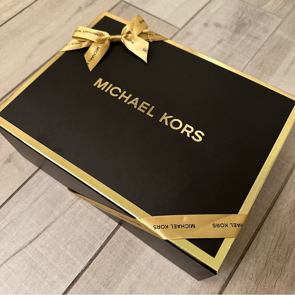 New deluxe Michael Kors small Gift Box - Picture 5 of 5